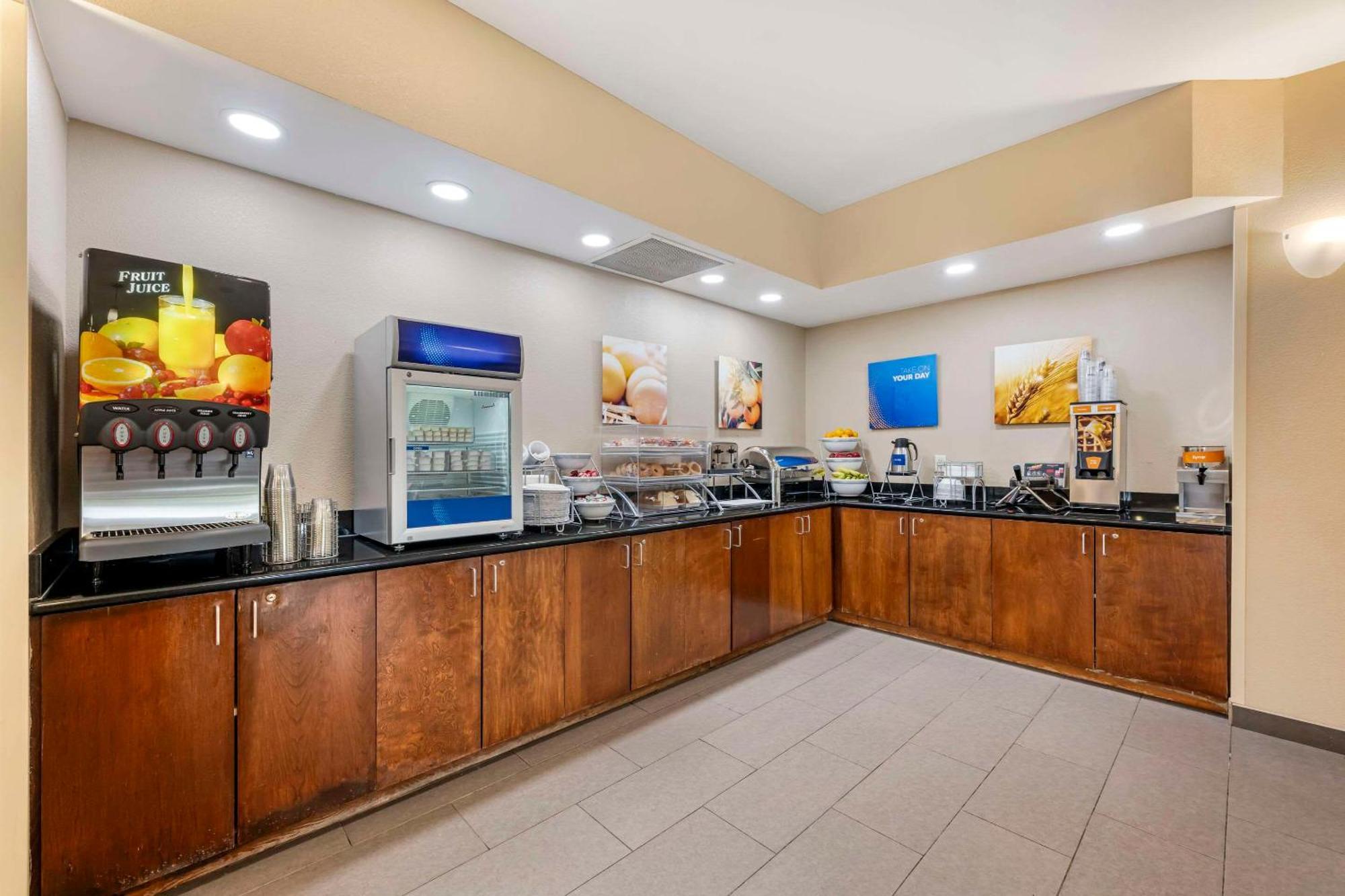Comfort Suites East Lincoln - Mall Area Esterno foto