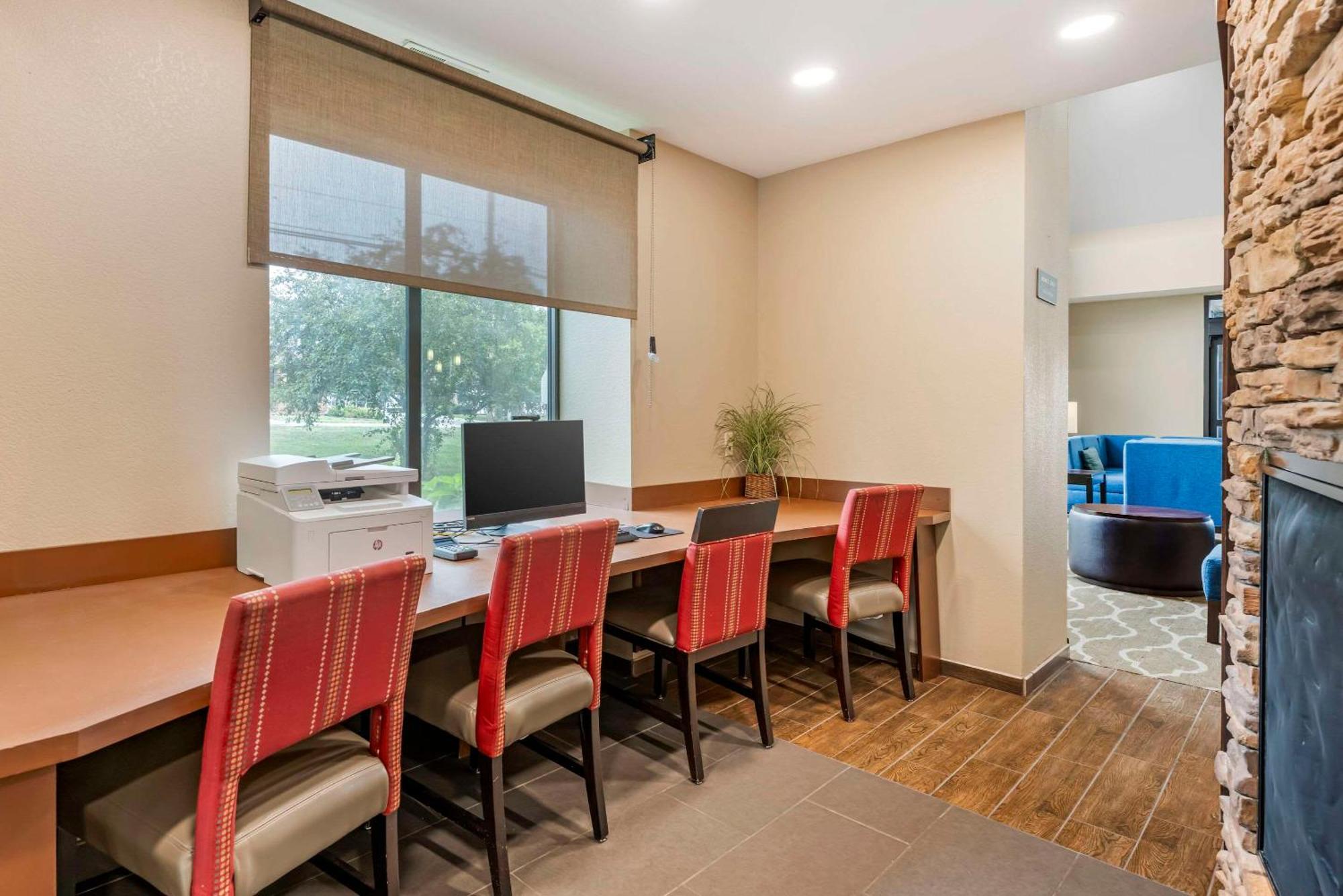 Comfort Suites East Lincoln - Mall Area Esterno foto
