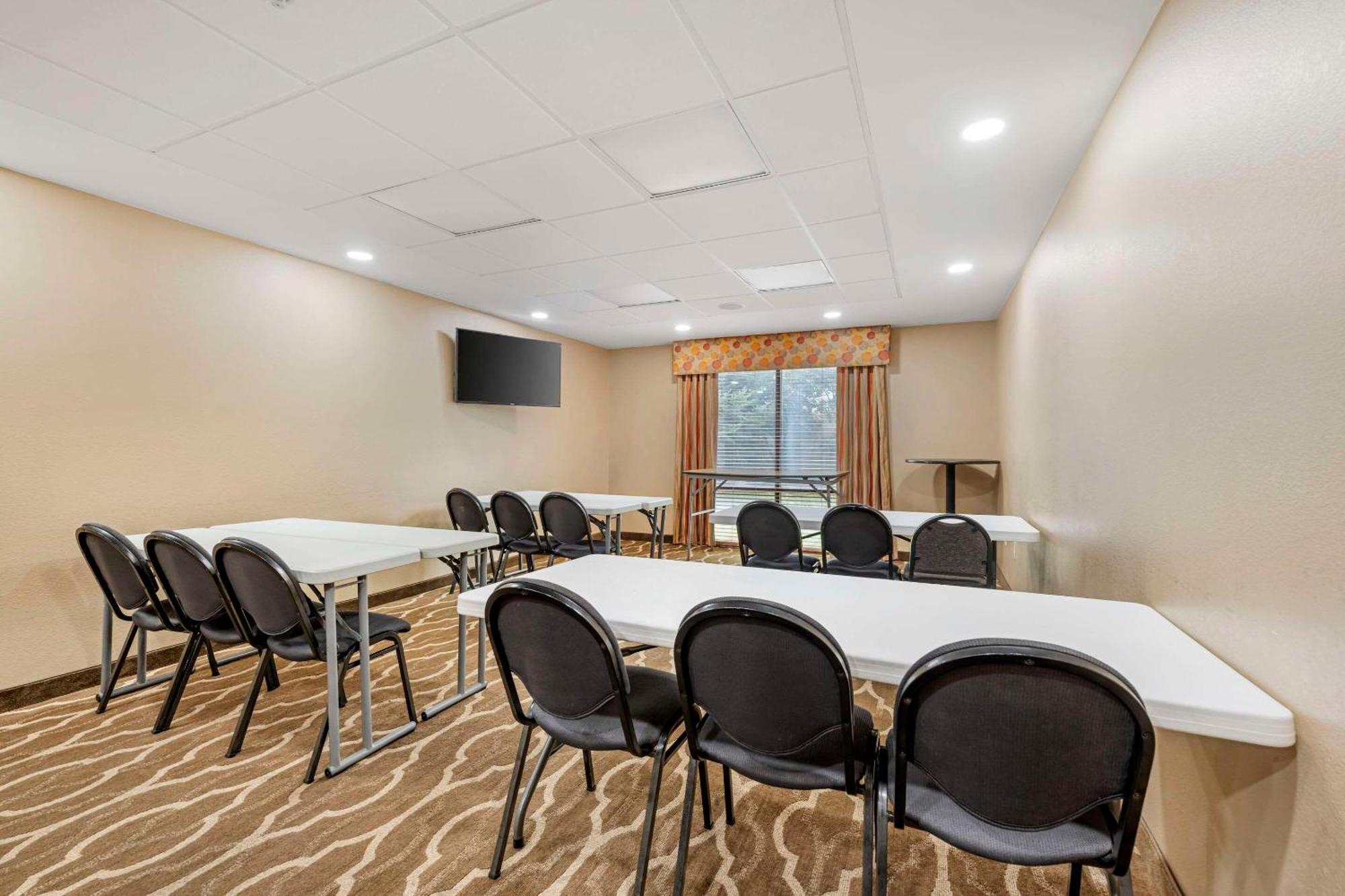 Comfort Suites East Lincoln - Mall Area Esterno foto