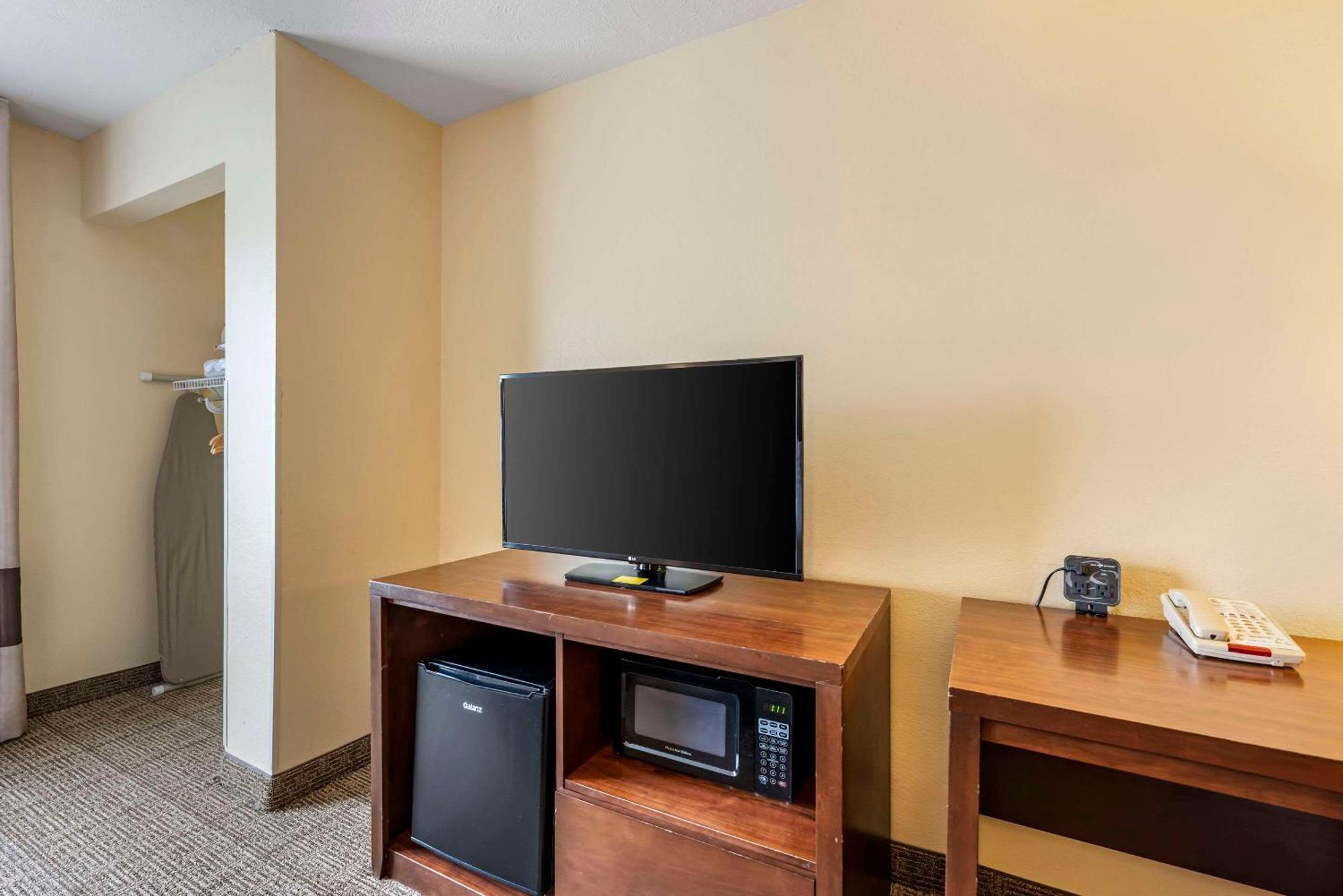 Comfort Suites East Lincoln - Mall Area Esterno foto