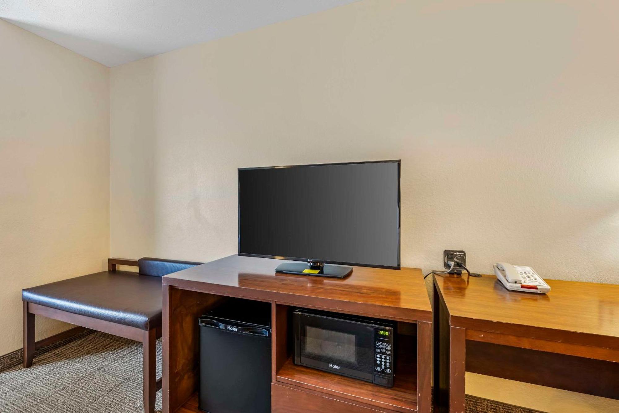 Comfort Suites East Lincoln - Mall Area Esterno foto