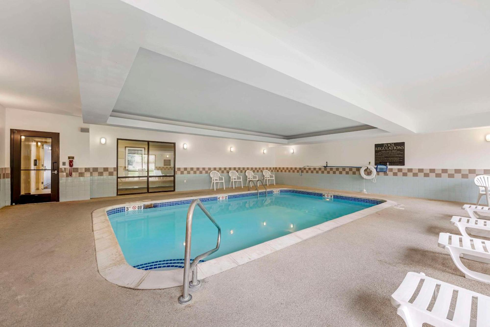 Comfort Suites East Lincoln - Mall Area Esterno foto