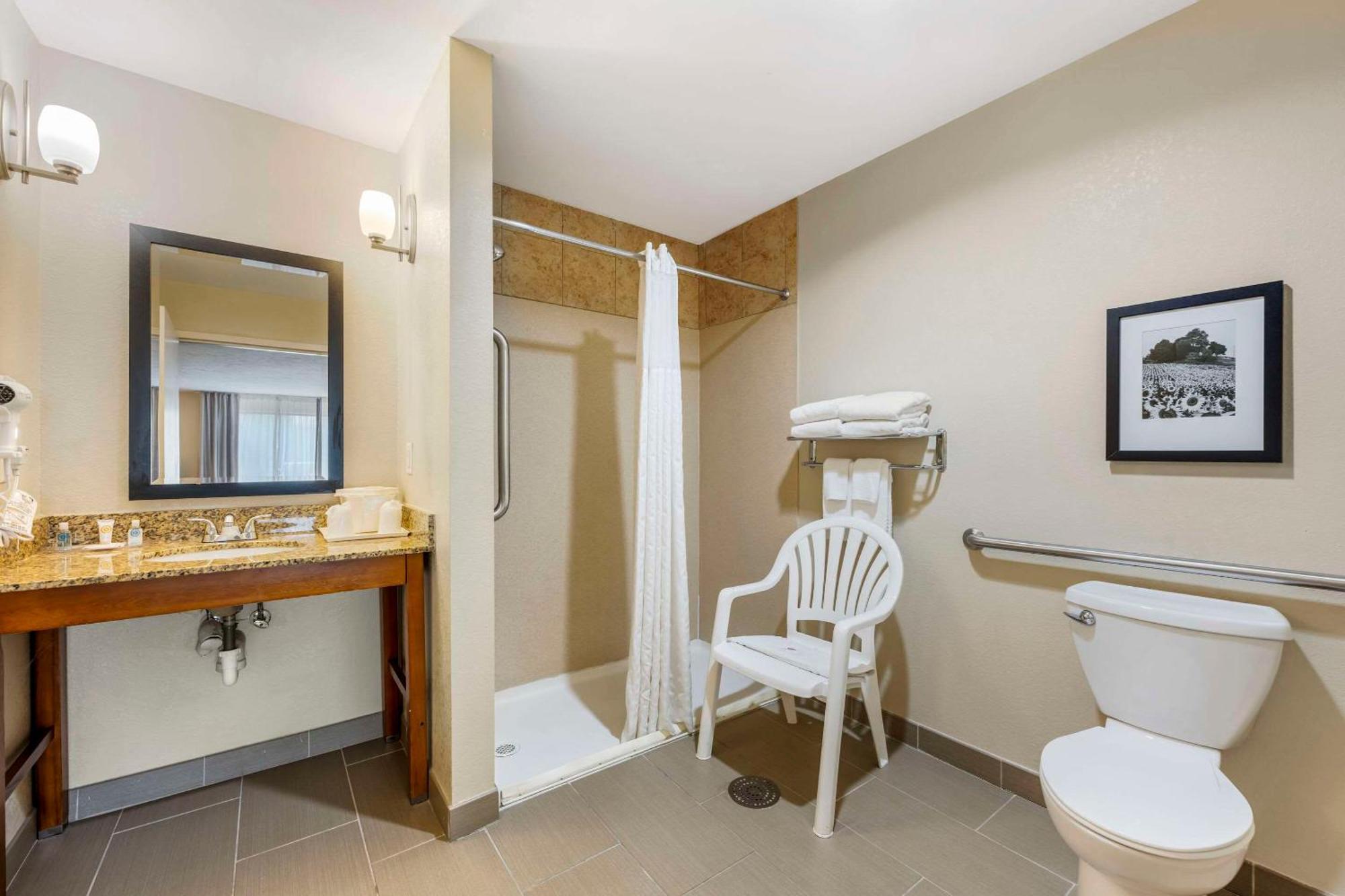 Comfort Suites East Lincoln - Mall Area Esterno foto