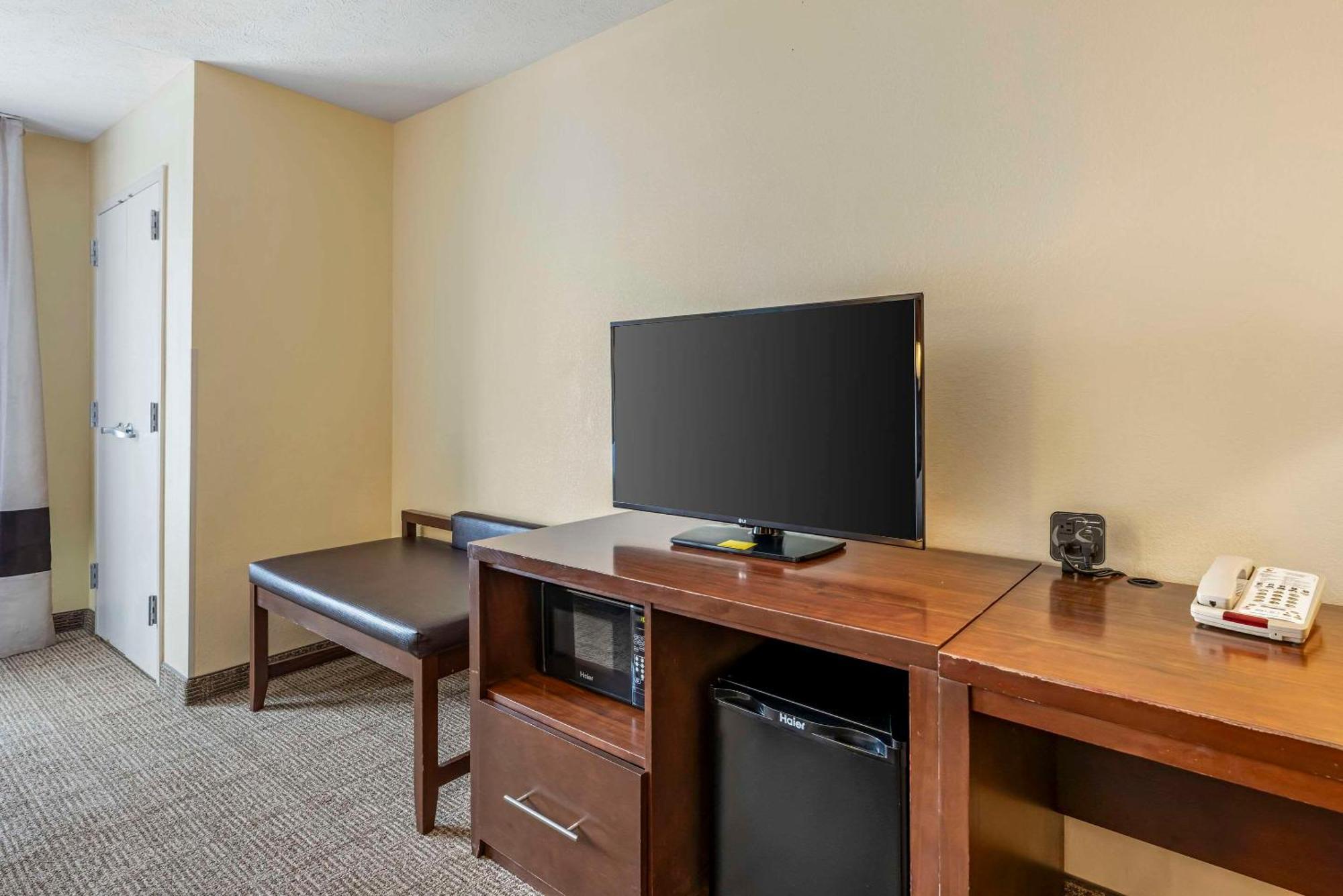 Comfort Suites East Lincoln - Mall Area Esterno foto