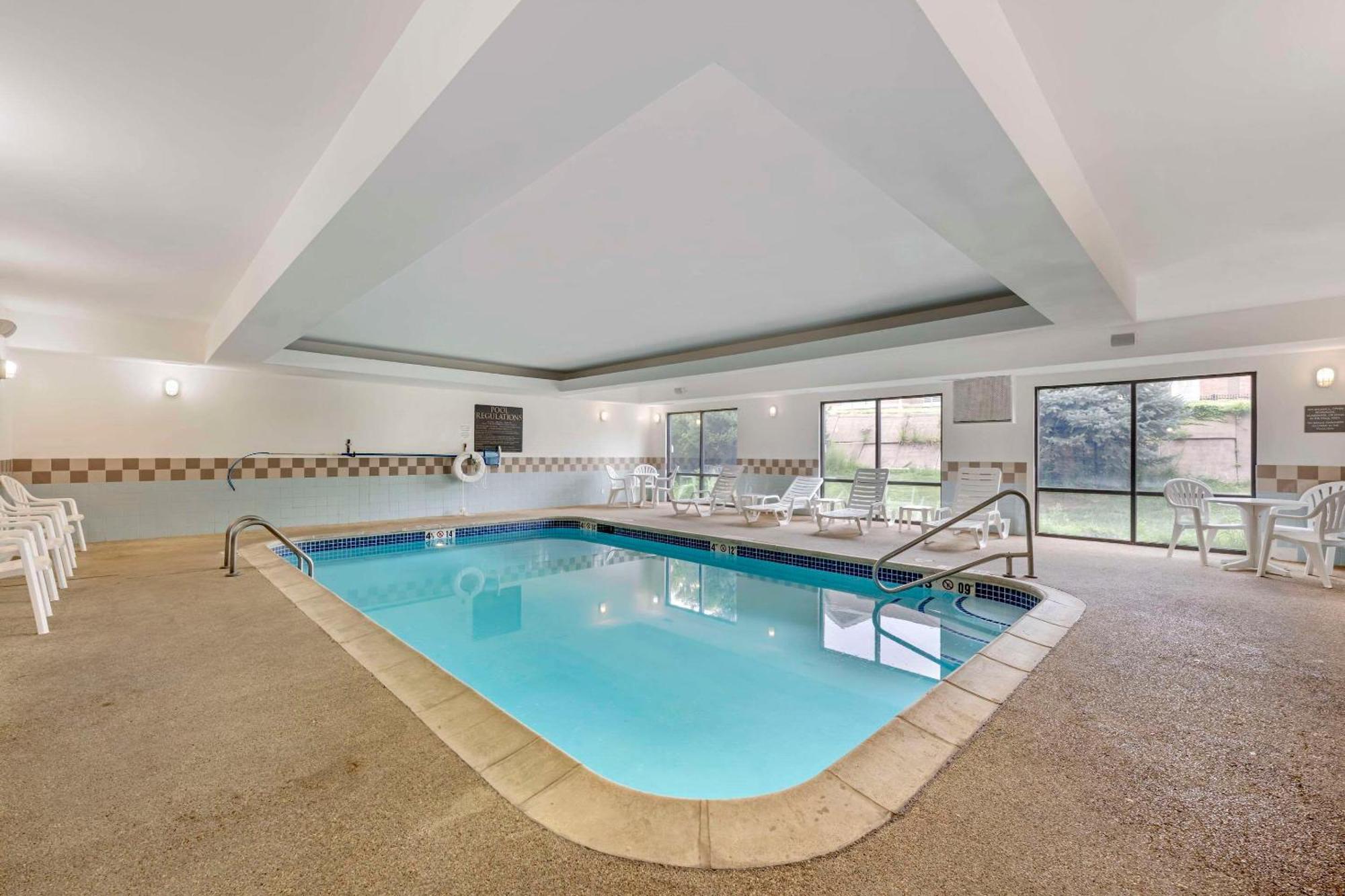 Comfort Suites East Lincoln - Mall Area Esterno foto